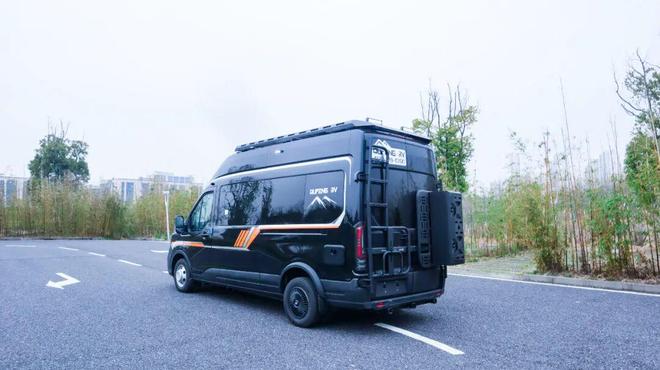 B970-plus 房车亮相北京房车展不朽情缘app自由奔赴山海之约！趣蜂(图4)