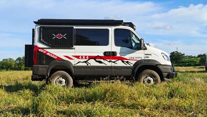 1月28亮相成都房车展全时四驱三把锁不朽