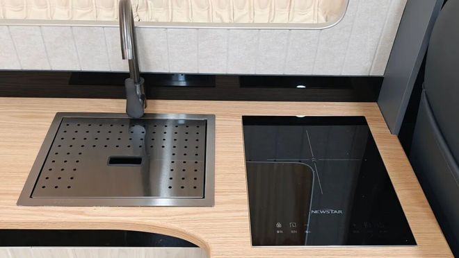 1月28亮相成都房车展全时四驱三把锁不朽情缘模拟器这才是能越野的露营车1(图6)